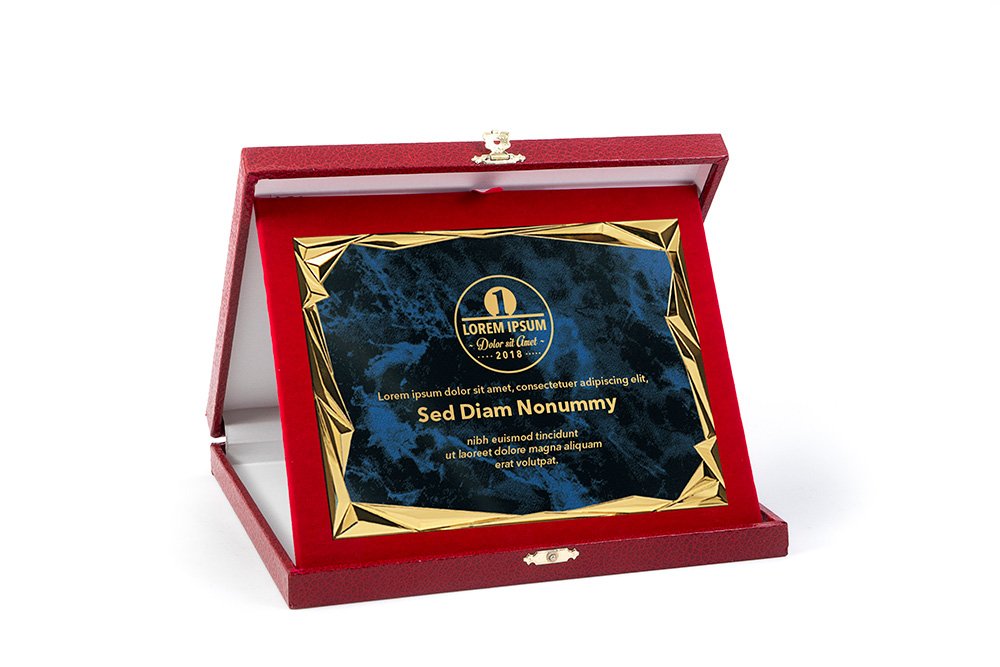 Piros bőr hatású plakett kombináció