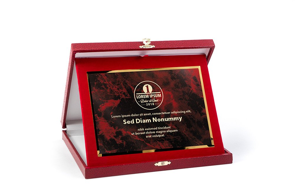 Piros bőr hatású plakett kombináció