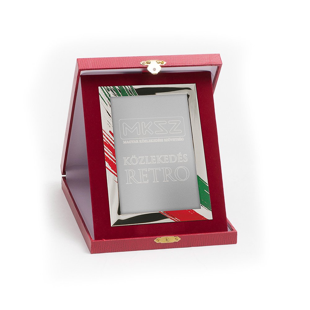 Piros bőr hatású plakett kombináció